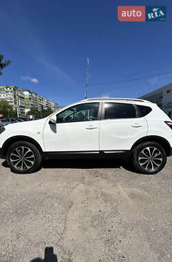Позашляховик / Кросовер Nissan Qashqai 2012 в 