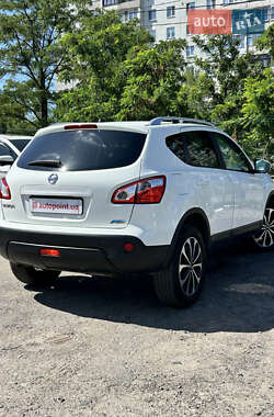 Позашляховик / Кросовер Nissan Qashqai 2012 в 