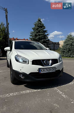 Внедорожник / Кроссовер Nissan Qashqai 2012 в 