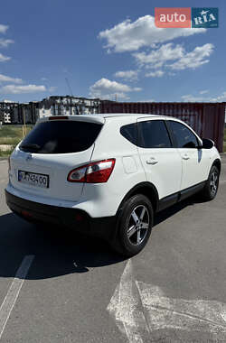 Внедорожник / Кроссовер Nissan Qashqai 2012 в 