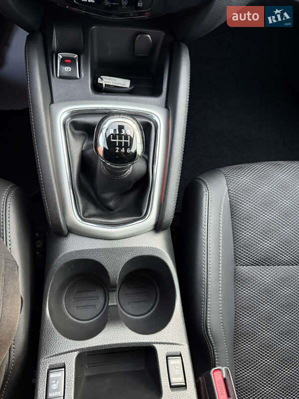 Внедорожник / Кроссовер Nissan Qashqai 2015 в Луцке