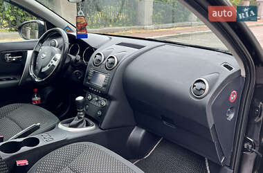 Внедорожник / Кроссовер Nissan Qashqai 2010 в 