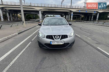 Внедорожник / Кроссовер Nissan Qashqai 2012 в 