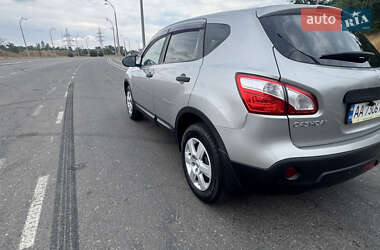 Внедорожник / Кроссовер Nissan Qashqai 2012 в 