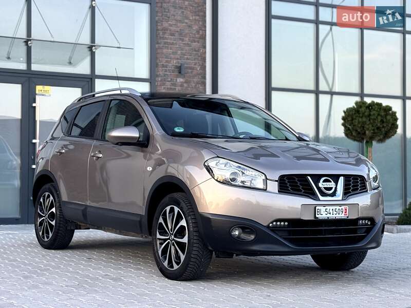 Внедорожник / Кроссовер Nissan Qashqai 2012 в 