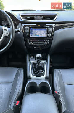 Внедорожник / Кроссовер Nissan Qashqai 2015 в 