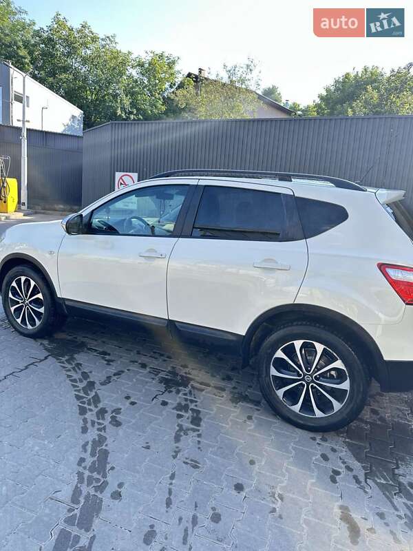 Позашляховик / Кросовер Nissan Qashqai 2013 в Чернівцях