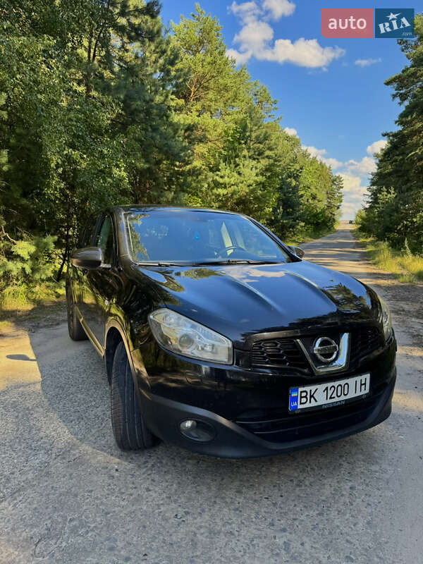 Внедорожник / Кроссовер Nissan Qashqai 2010 в Остроге