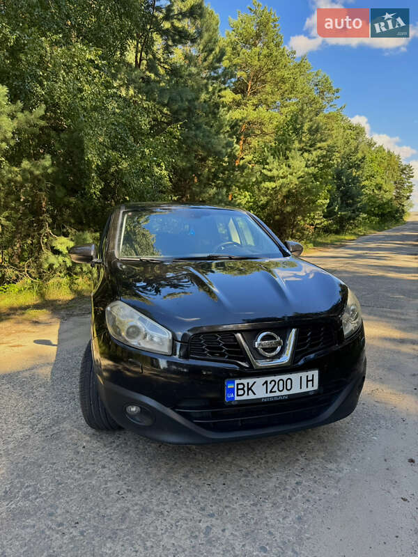 Внедорожник / Кроссовер Nissan Qashqai 2010 в Остроге