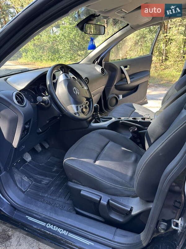 Внедорожник / Кроссовер Nissan Qashqai 2010 в Остроге
