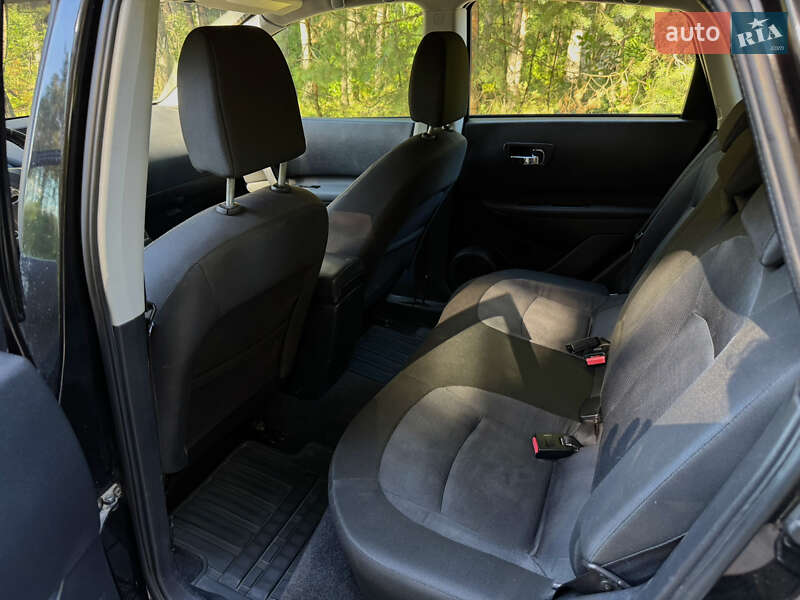 Внедорожник / Кроссовер Nissan Qashqai 2010 в Остроге