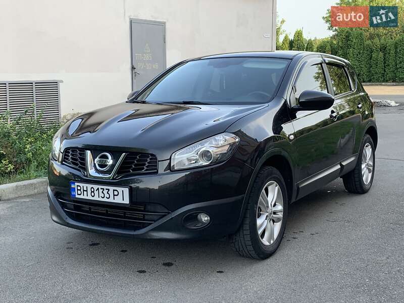 Внедорожник / Кроссовер Nissan Qashqai 2012 в 