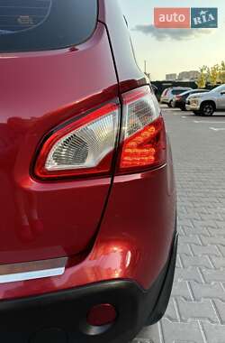 Внедорожник / Кроссовер Nissan Qashqai 2012 в 