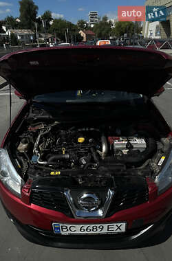 Внедорожник / Кроссовер Nissan Qashqai 2012 в 