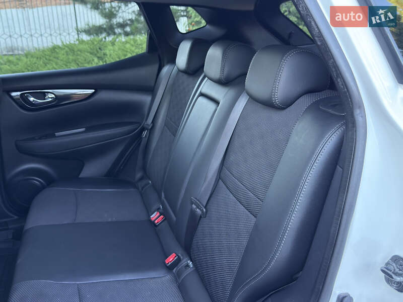 Внедорожник / Кроссовер Nissan Qashqai 2015 в Полтаве