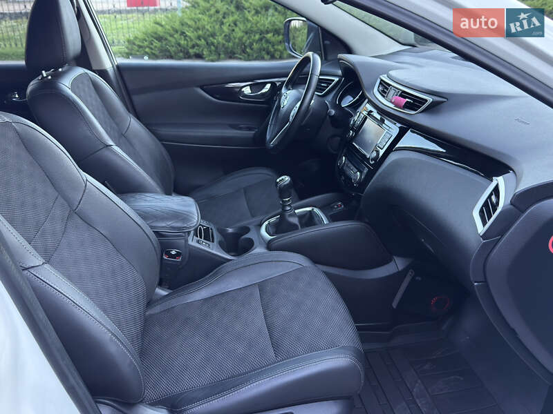 Внедорожник / Кроссовер Nissan Qashqai 2015 в Полтаве