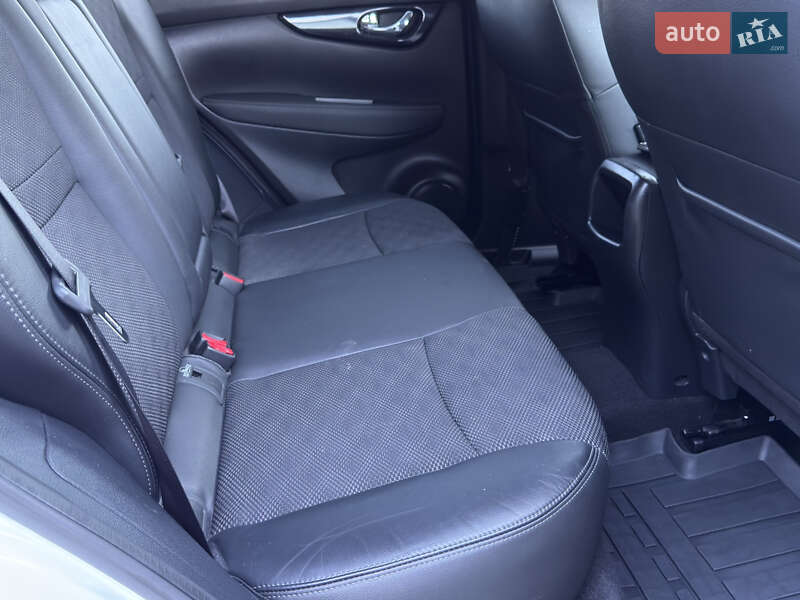 Внедорожник / Кроссовер Nissan Qashqai 2015 в Полтаве