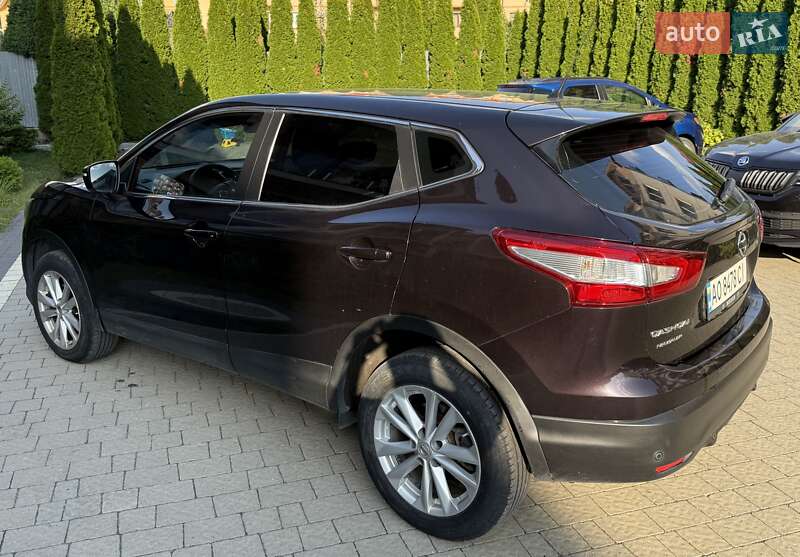 Внедорожник / Кроссовер Nissan Qashqai 2016 в Ужгороде