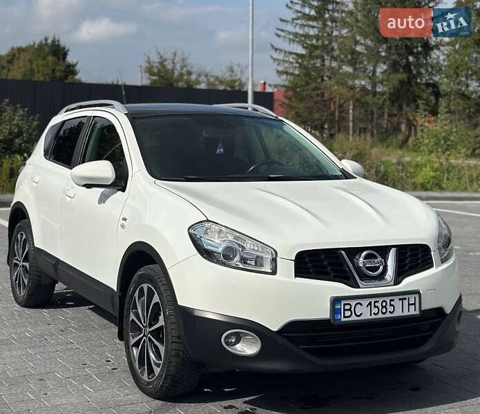 Внедорожник / Кроссовер Nissan Qashqai 2012 в 