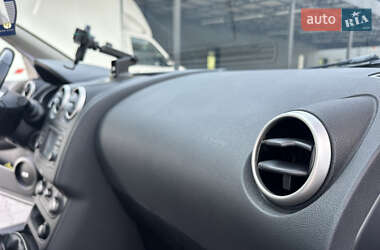 Внедорожник / Кроссовер Nissan Qashqai 2012 в 
