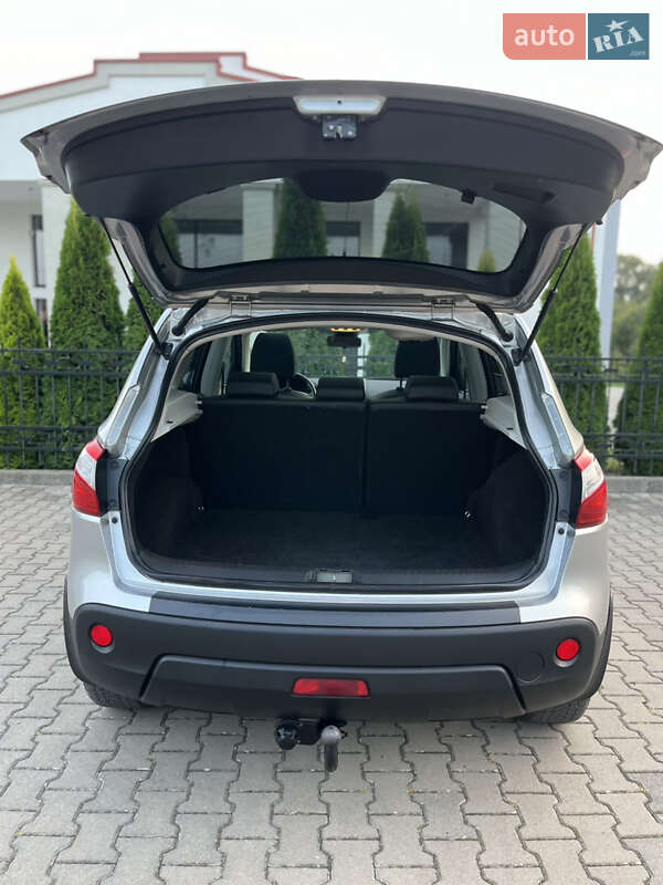 Позашляховик / Кросовер Nissan Qashqai 2010 в Стрию