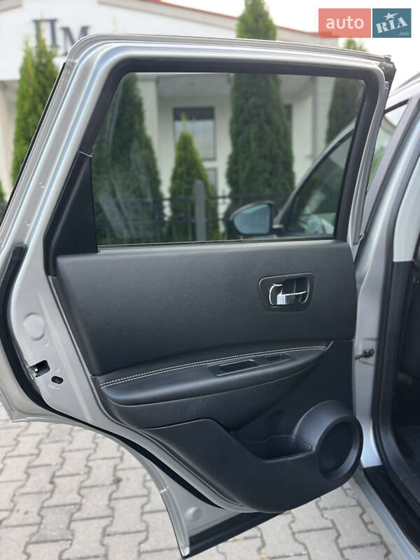 Позашляховик / Кросовер Nissan Qashqai 2010 в Стрию