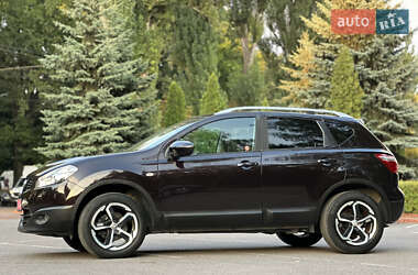 Внедорожник / Кроссовер Nissan Qashqai 2010 в 