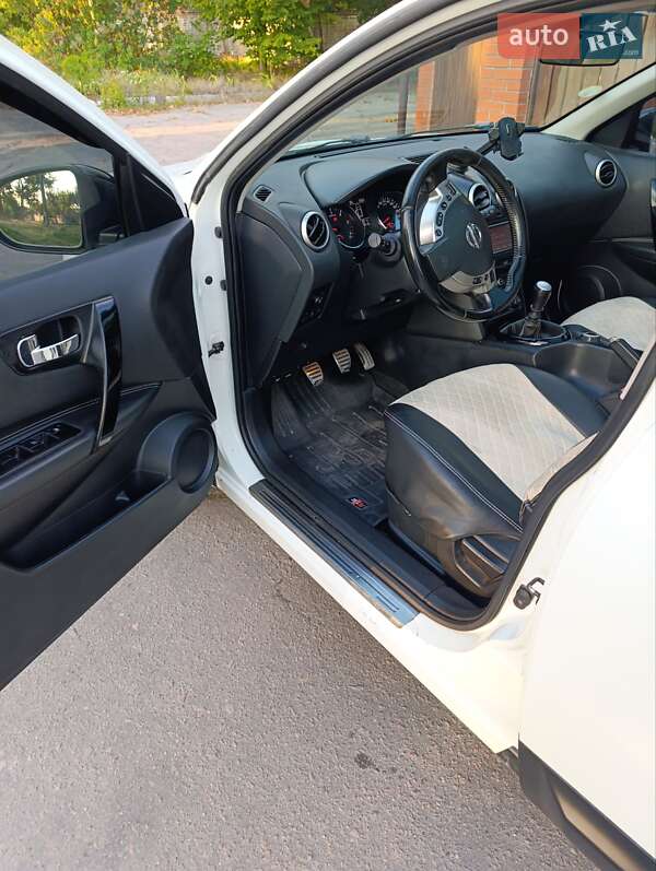 Внедорожник / Кроссовер Nissan Qashqai 2013 в Александрие
