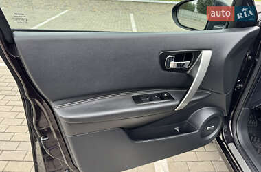 Внедорожник / Кроссовер Nissan Qashqai 2012 в 