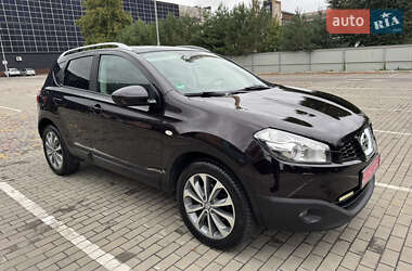 Внедорожник / Кроссовер Nissan Qashqai 2012 в 