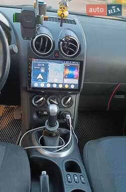 Позашляховик / Кросовер Nissan Qashqai 2013 в  фото 11 Позашляховик / Кросовер Nissan Qashqai 2013 в