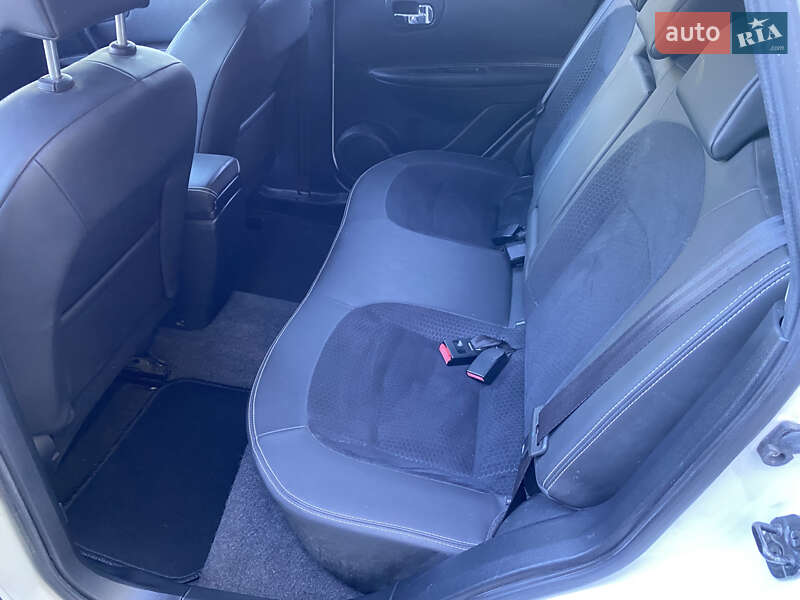 Внедорожник / Кроссовер Nissan Qashqai 2013 в Черновцах