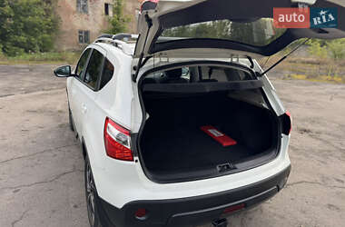 Внедорожник / Кроссовер Nissan Qashqai 2012 в 