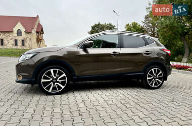 Внедорожник / Кроссовер Nissan Qashqai 2015 в 