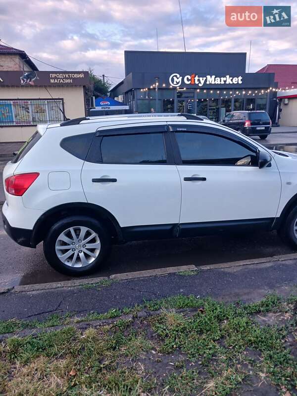 Внедорожник / Кроссовер Nissan Qashqai 2010 в Городке