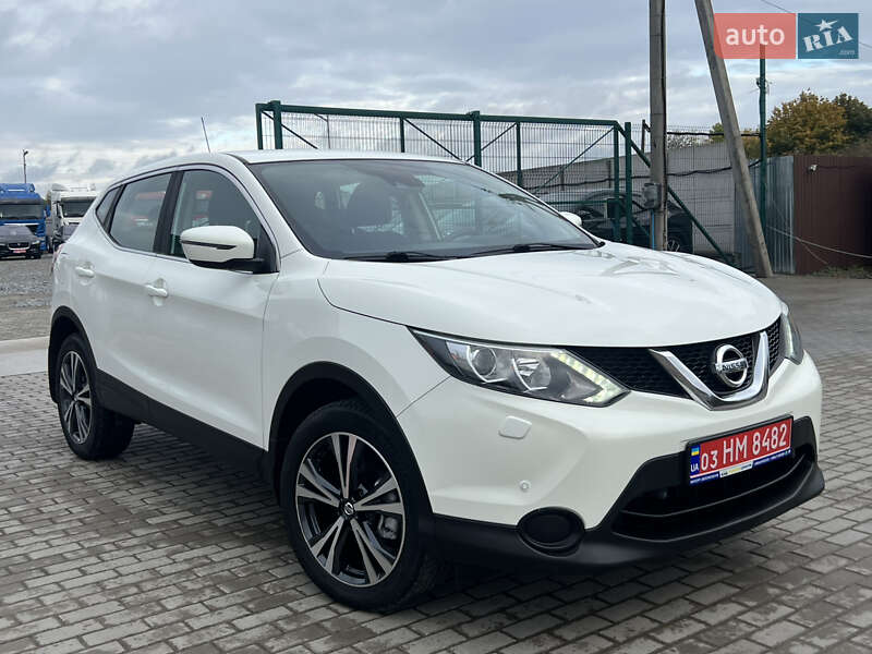 Внедорожник / Кроссовер Nissan Qashqai 2015 в Лопатине