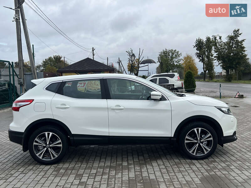 Внедорожник / Кроссовер Nissan Qashqai 2015 в Лопатине