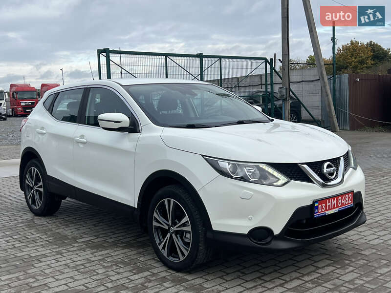 Внедорожник / Кроссовер Nissan Qashqai 2015 в Лопатине