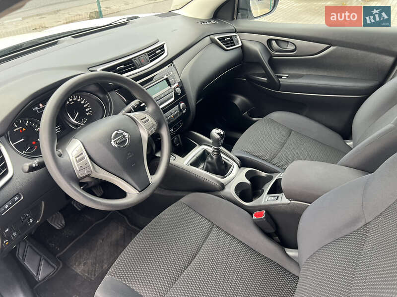 Внедорожник / Кроссовер Nissan Qashqai 2015 в Лопатине