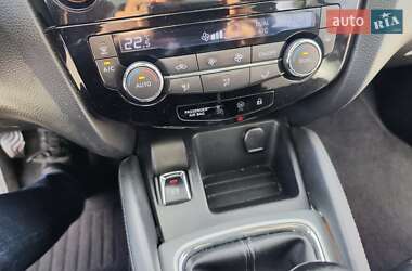 Внедорожник / Кроссовер Nissan Qashqai 2015 в 