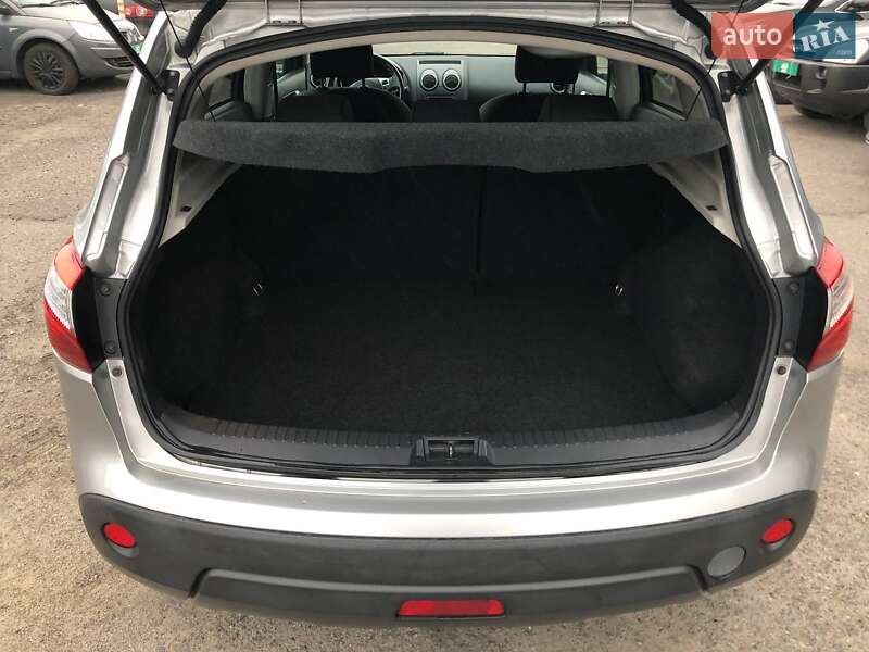 Внедорожник / Кроссовер Nissan Qashqai 2010 в Полтаве