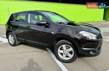 Позашляховик / Кросовер Nissan Qashqai 2013 в 