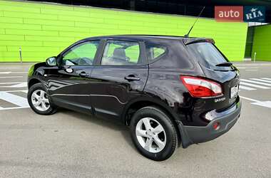 Позашляховик / Кросовер Nissan Qashqai 2013 в 