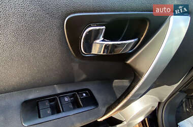 Позашляховик / Кросовер Nissan Qashqai 2012 в 