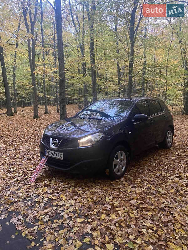 Внедорожник / Кроссовер Nissan Qashqai 2010 в Дубно