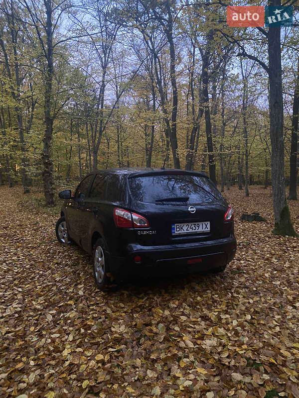 Внедорожник / Кроссовер Nissan Qashqai 2010 в Дубно