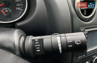 Внедорожник / Кроссовер Nissan Qashqai 2012 в 