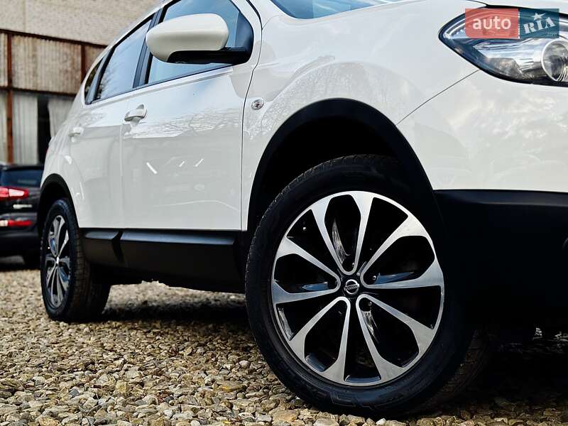 Внедорожник / Кроссовер Nissan Qashqai 2012 в Стрые