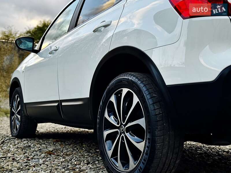 Внедорожник / Кроссовер Nissan Qashqai 2012 в Стрые