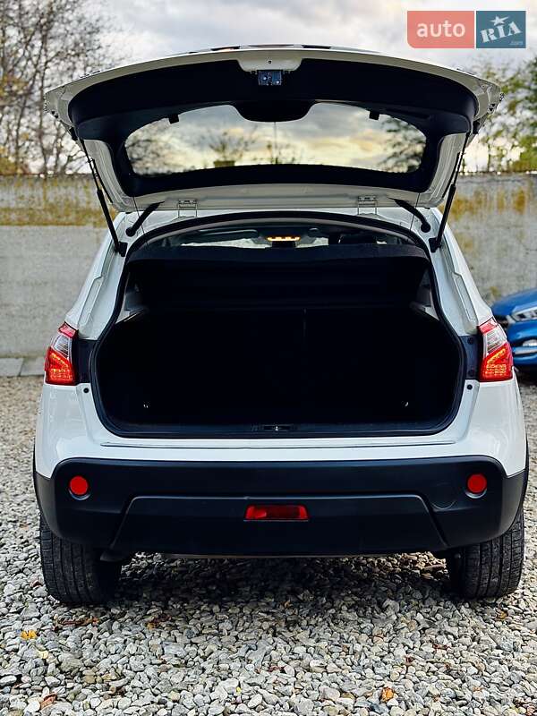 Внедорожник / Кроссовер Nissan Qashqai 2012 в Стрые